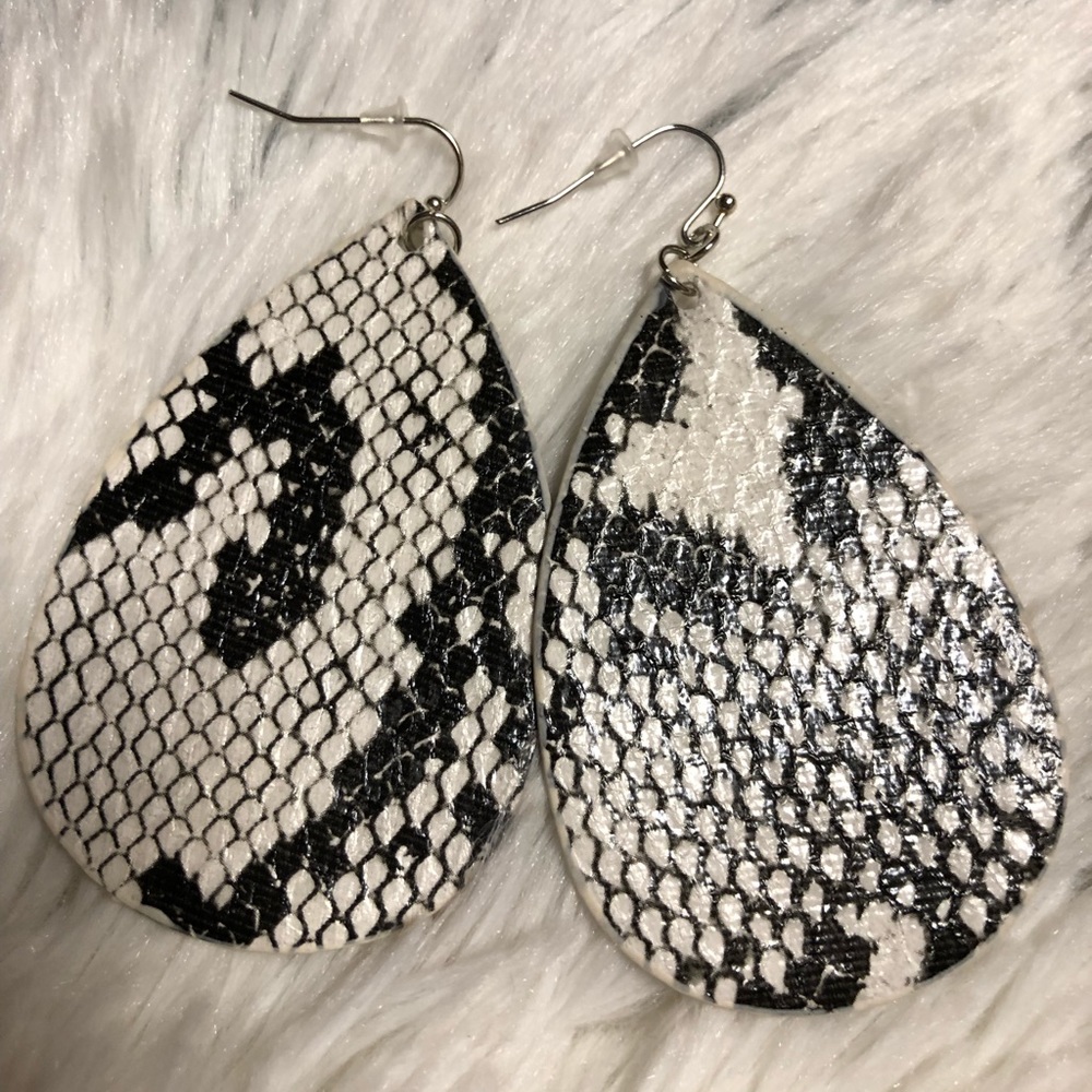 Faux Leather Snakeskin Earrings!🌟✨